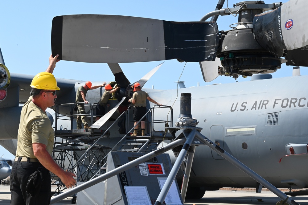 Airmen from 75th EAS replace C-130H props