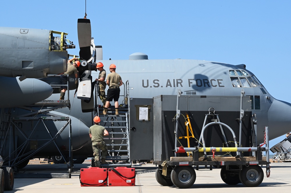 Airmen from 75th EAS replace C-130H props