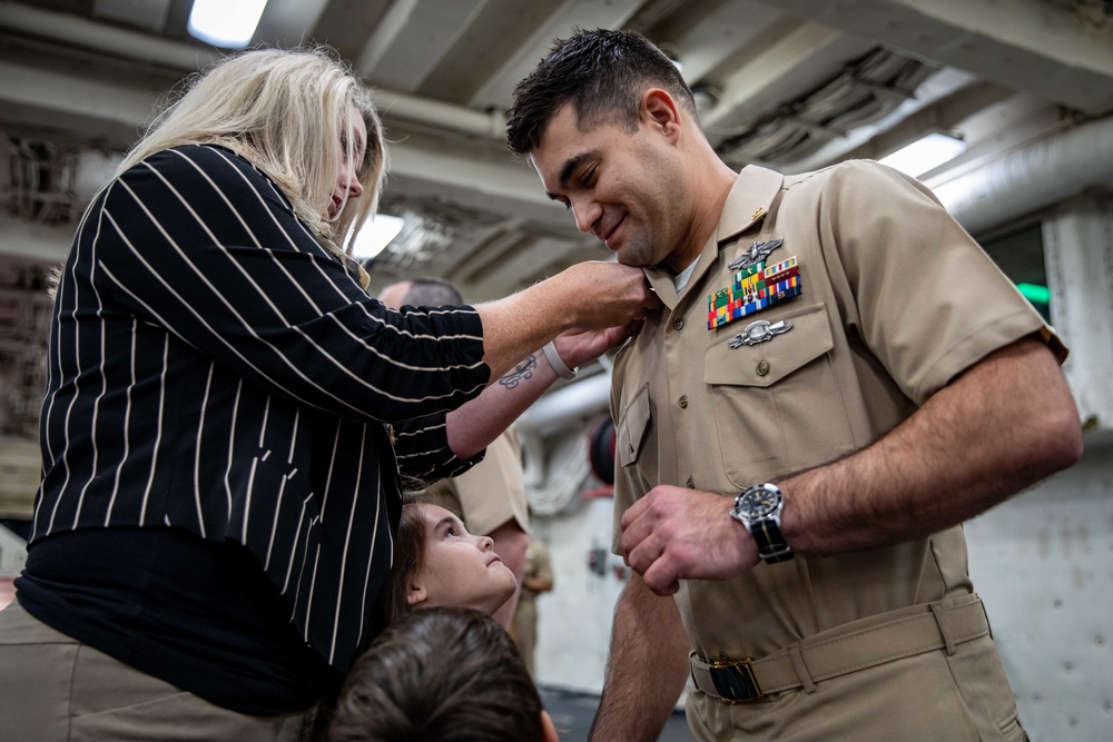 Newest chief petty officers don anchors