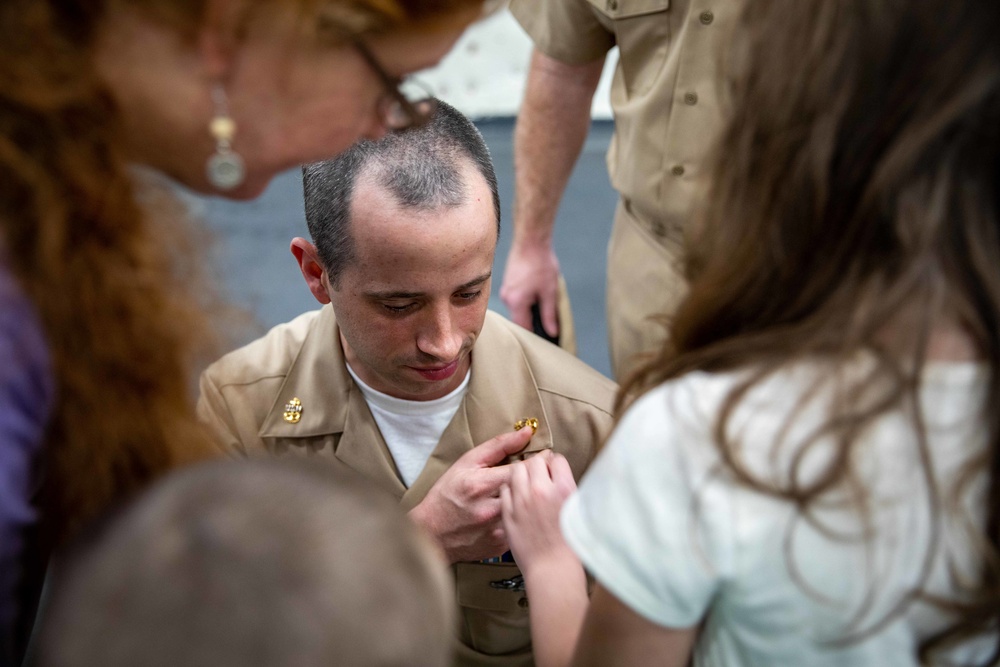 Newest chief petty officers don anchors