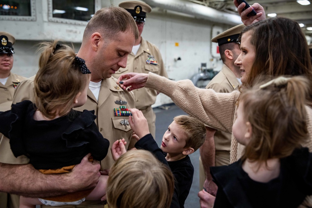 Newest chief petty officers don anchors