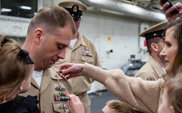 Newest chief petty officers don anchors