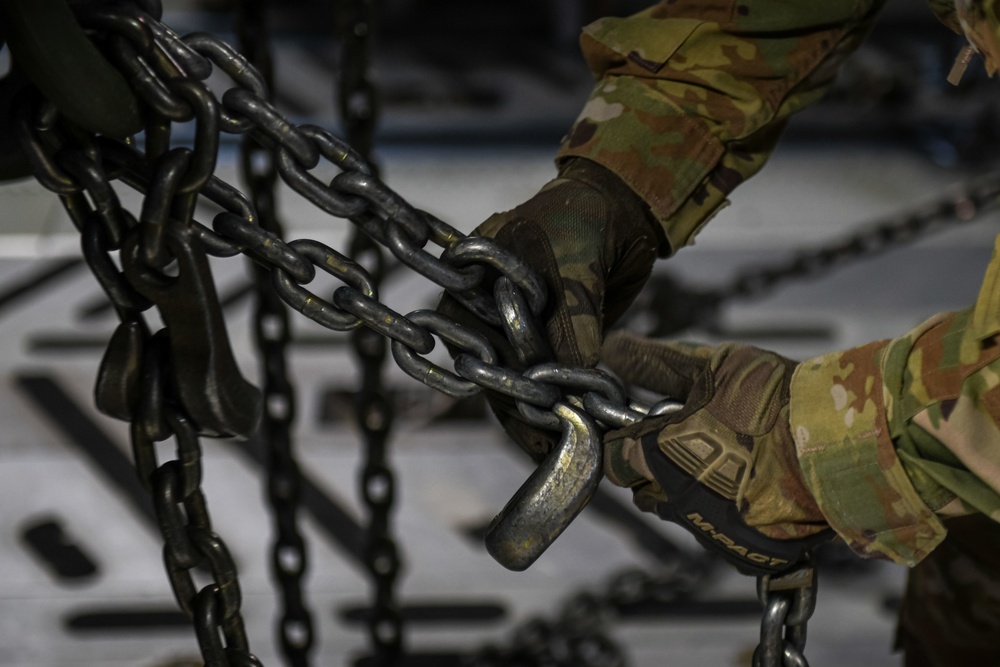Airmen, Marines hone rapid airlift capability