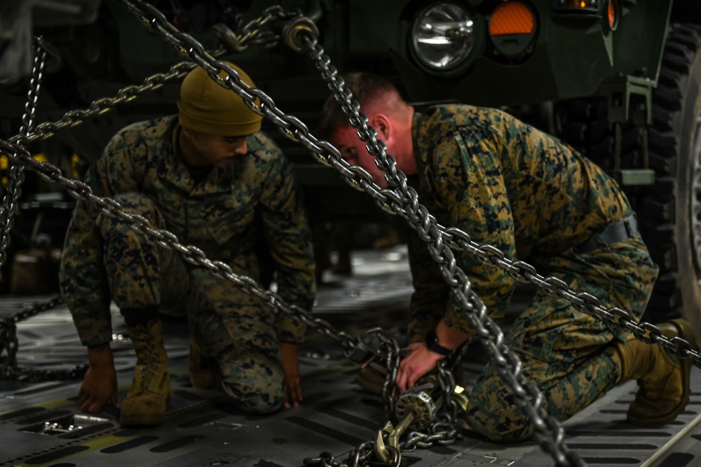 Airmen, Marines hone rapid airlift capability