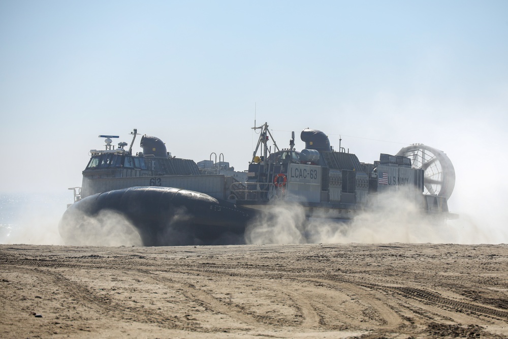 LCAC landing