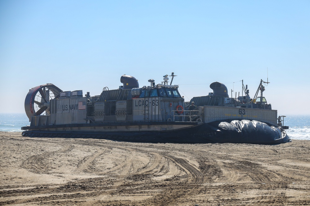 LCAC landing