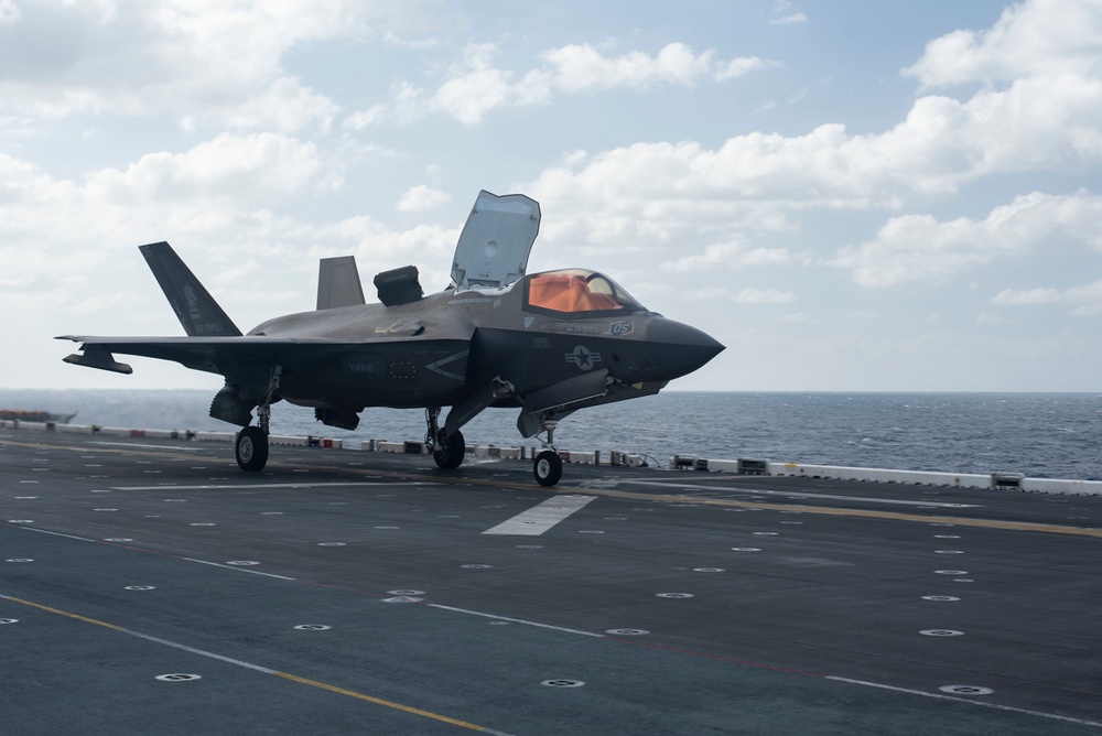 USS Tripoli and VMM-262 (Reinforced) Conduct Flight Operations