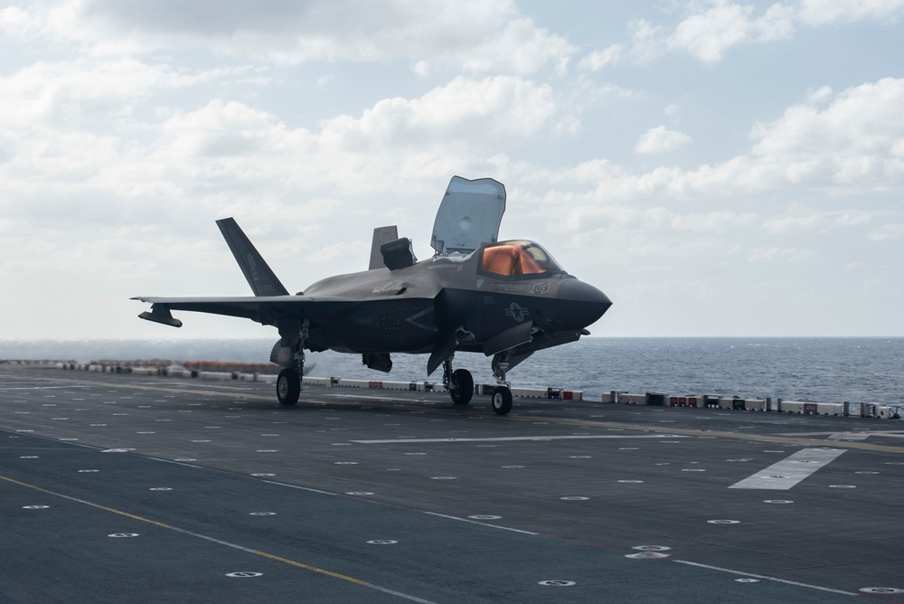 USS Tripoli and VMM-262 (Reinforced) Conduct Flight Operations