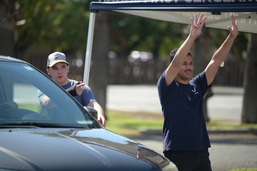 Hickam First Sergeants, JBPHH volunteers support water distribution sites