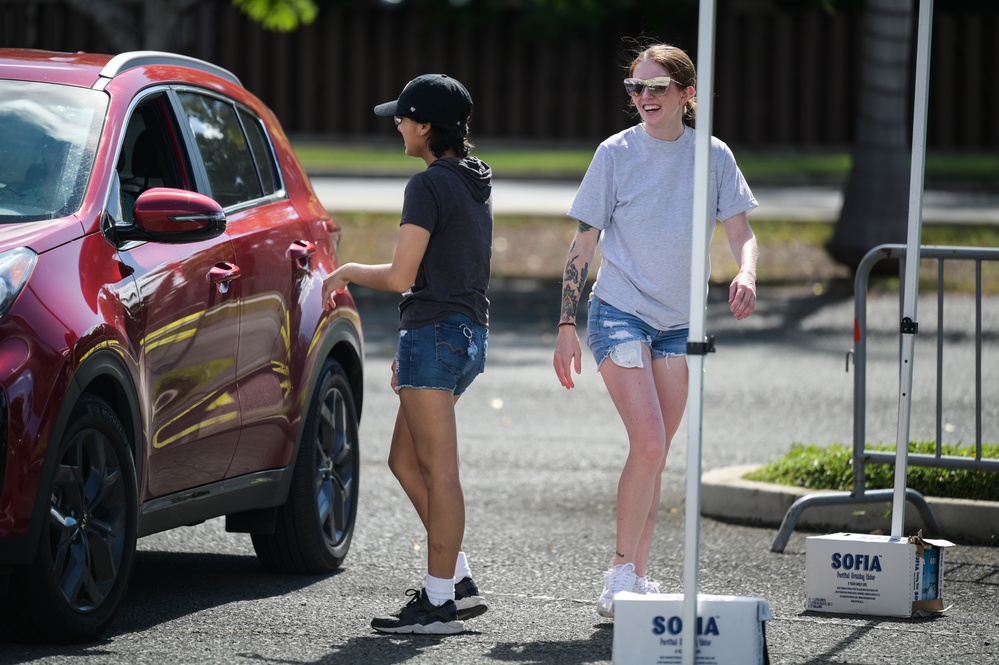 Hickam First Sergeants, JBPHH volunteers support water distribution sites