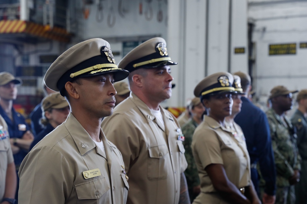 Abraham Lincoln hosts a chief petty officer pinning ceremony