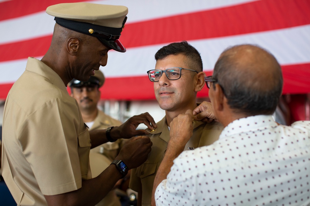 Abraham Lincoln hosts a chief petty officer pinning ceremony