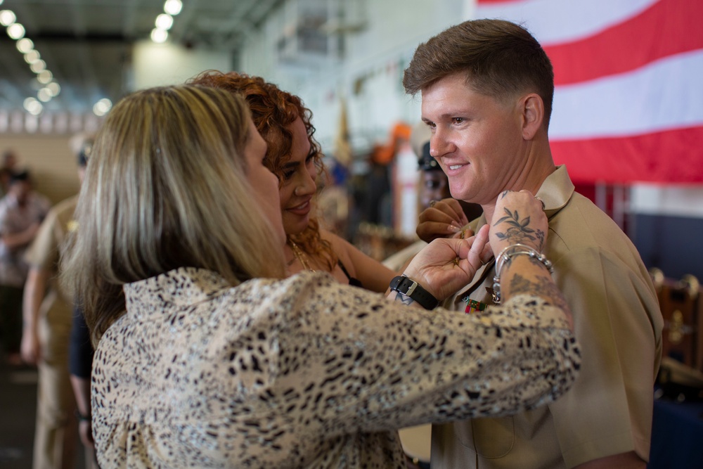 Abraham Lincoln hosts a chief petty officer pinning ceremony