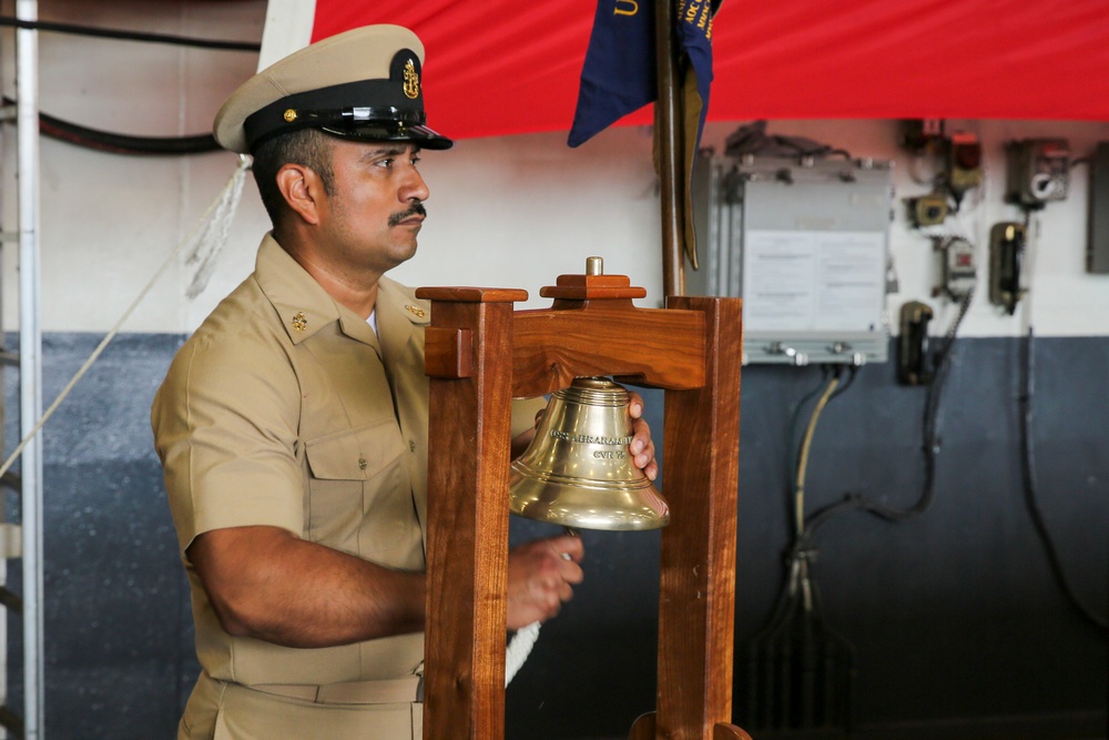 Abraham Lincoln hosts a chief petty officer pinning ceremony