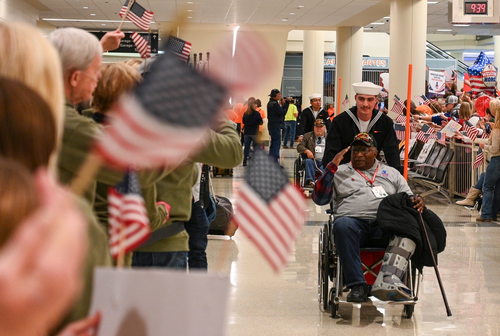 Great Lakes Navy joins Honor Flight Chicago for Last 2022 Flight
