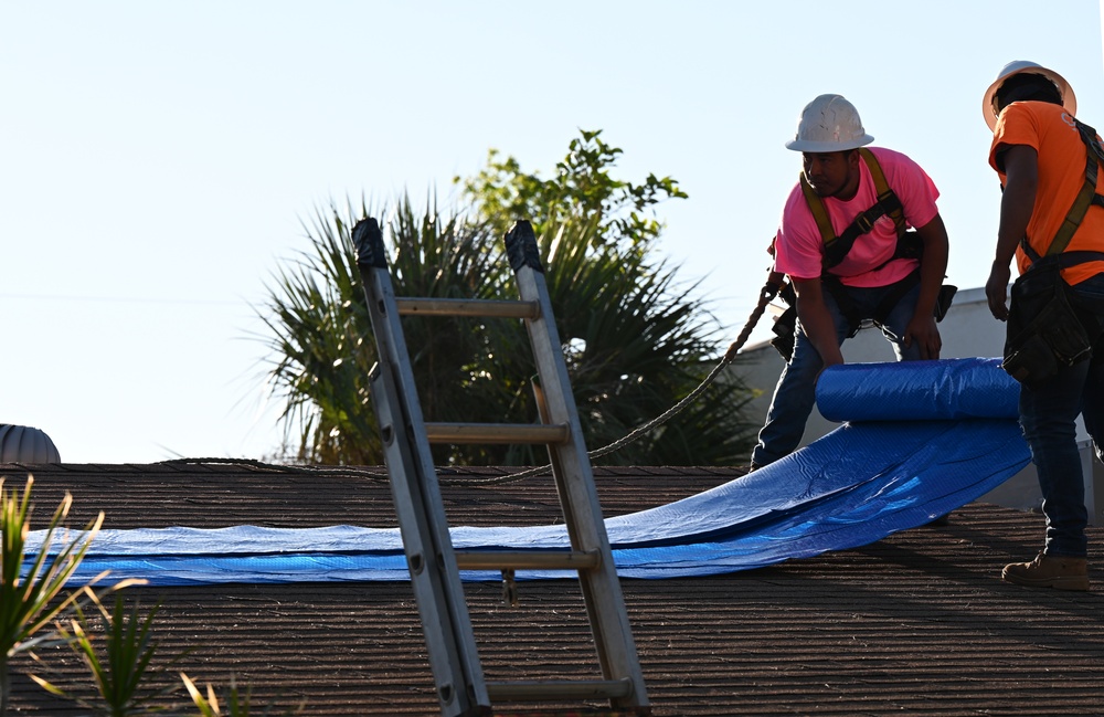 USACE continues Hurricane Ian blue roof installations