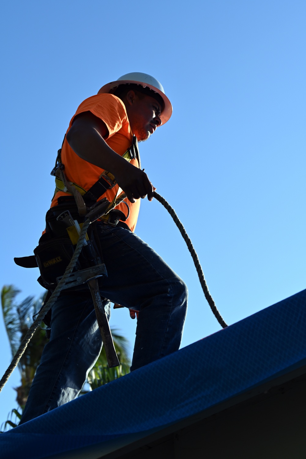 USACE continues Hurricane Ian blue roof installations