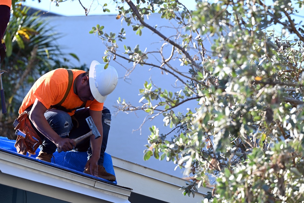 USACE continues Hurricane Ian blue roof installations