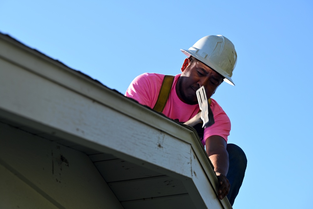 USACE continues Hurricane Ian blue roof installations