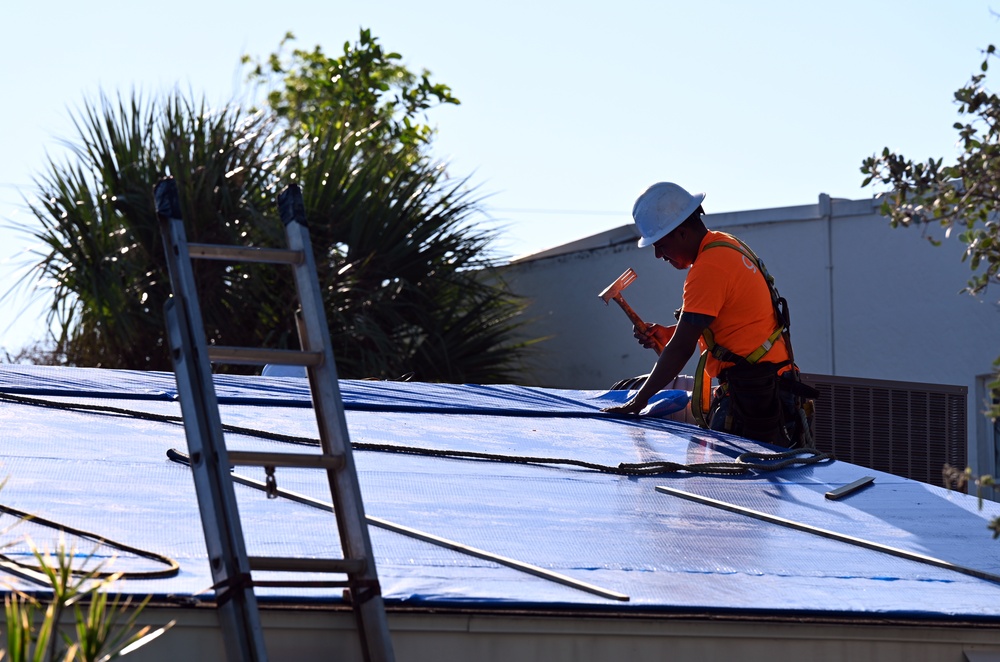 USACE continues Hurricane Ian blue roof installations