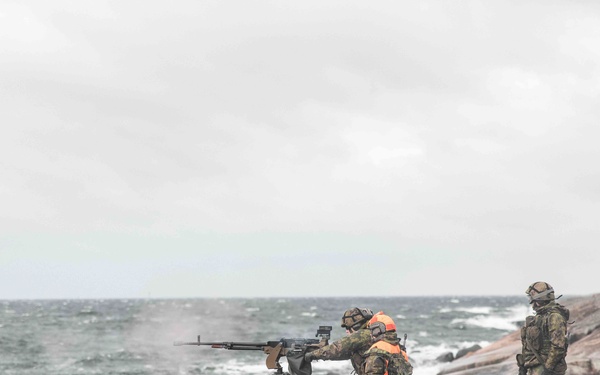 U.S. Marines with Combat Logistics Battalion 6 conduct a littoral reconnaissance range with Finnish Soldiers