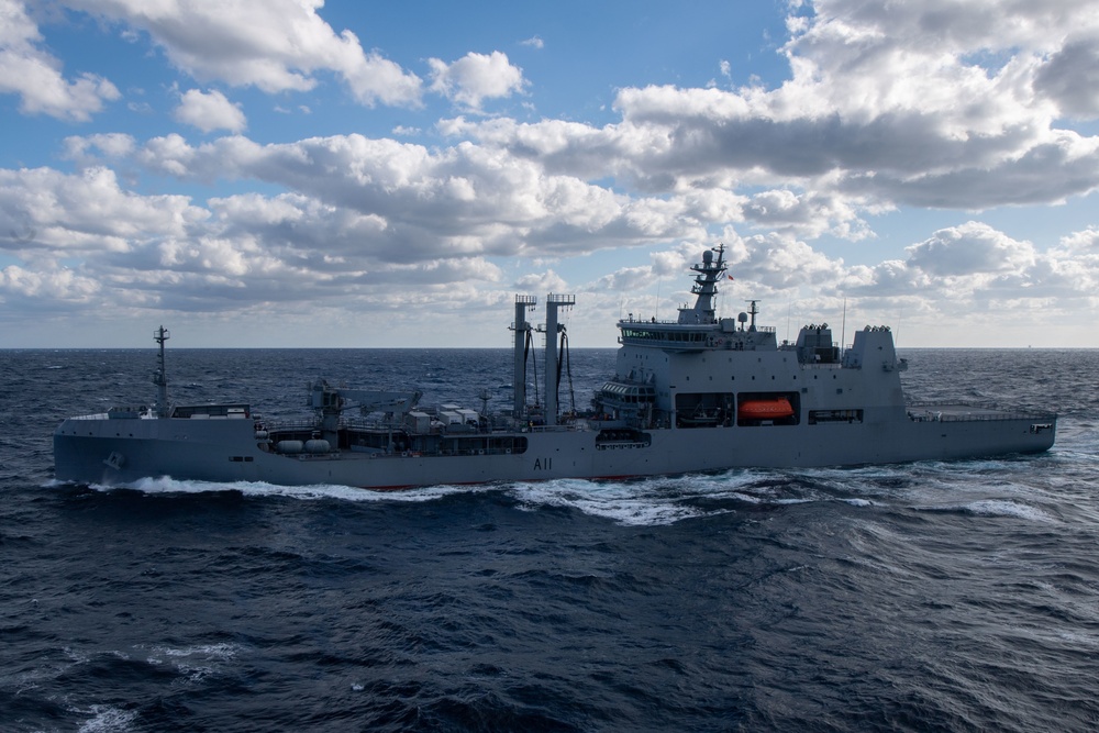 USS America, HMNZS Aotearoa Conduct Replenishment-at-Sea