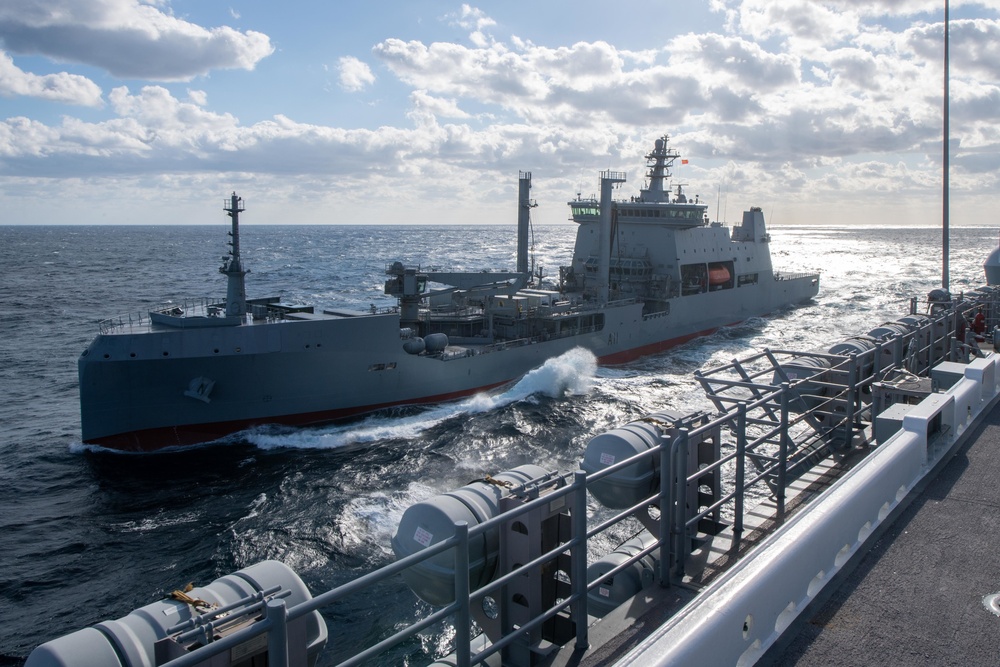 USS America, HMNZS Aotearoa Conduct Replenishment-at-Sea