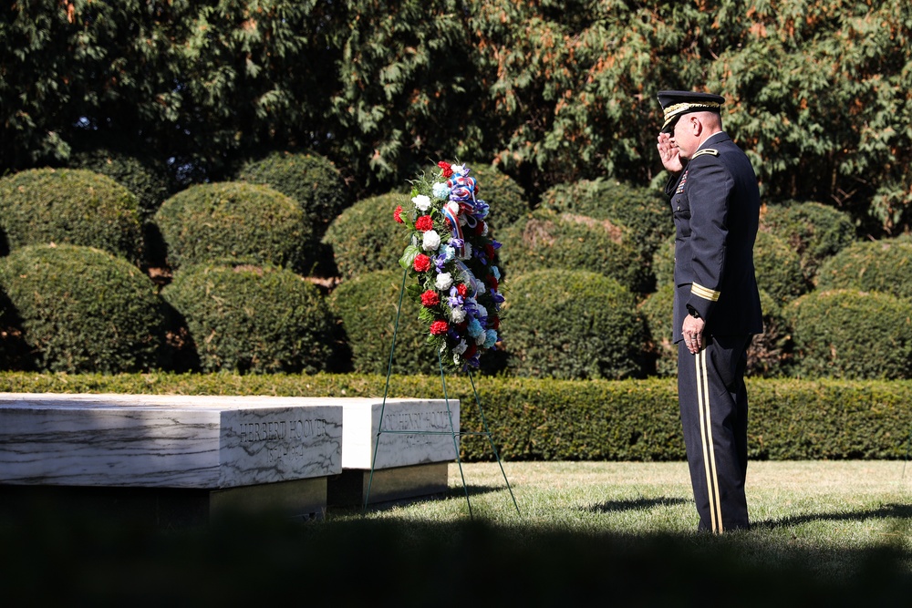Iowa General lays presidential wreath at Herbert Hoover National Historic Site