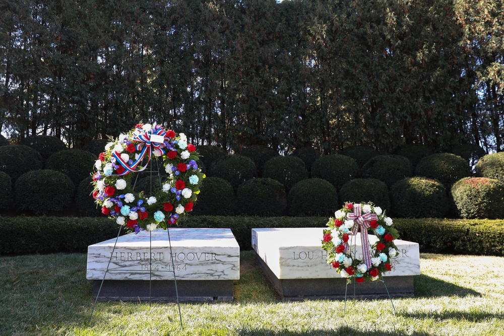 Iowa General lays presidential wreath at Herbert Hoover National Historic Site