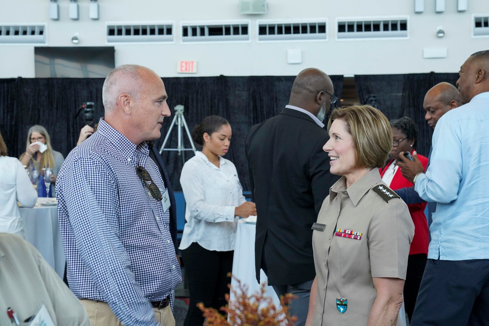 USNS Comfort (T-AH 20) arrives in Miami