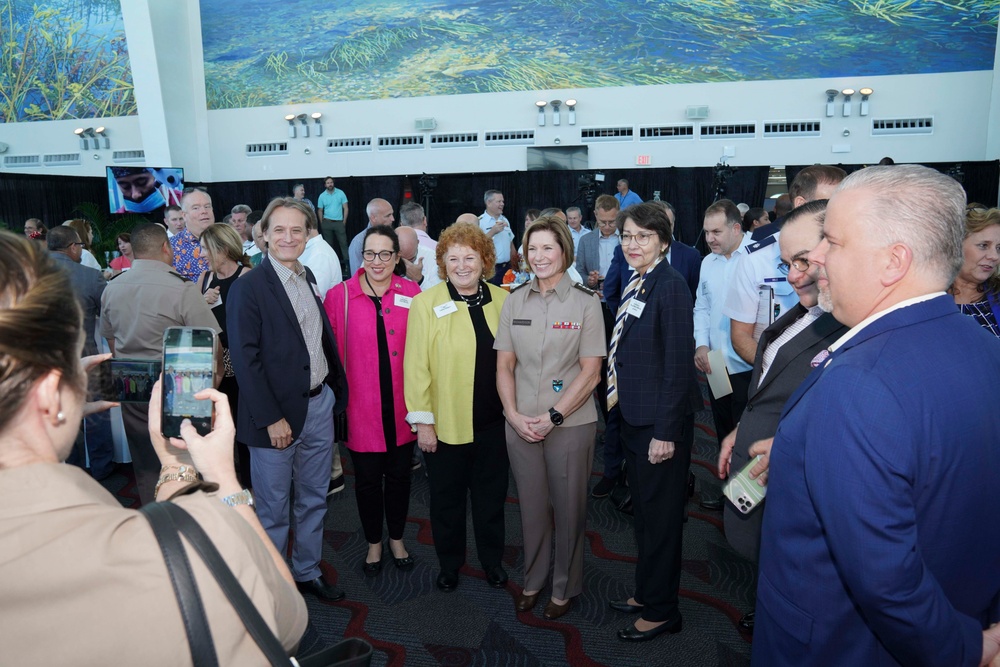 USNS Comfort (T-AH 20) arrives in Miami