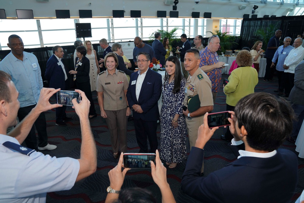 USNS Comfort (T-AH 20) arrives in Miami