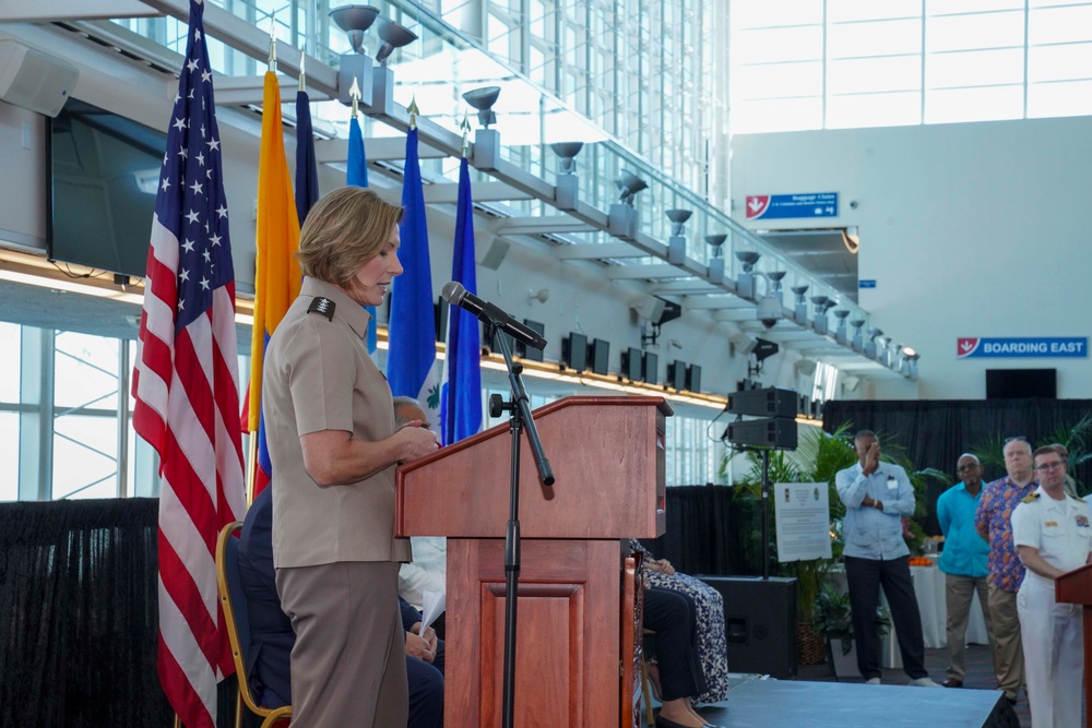 USNS Comfort (T-AH 20) arrives in Miami