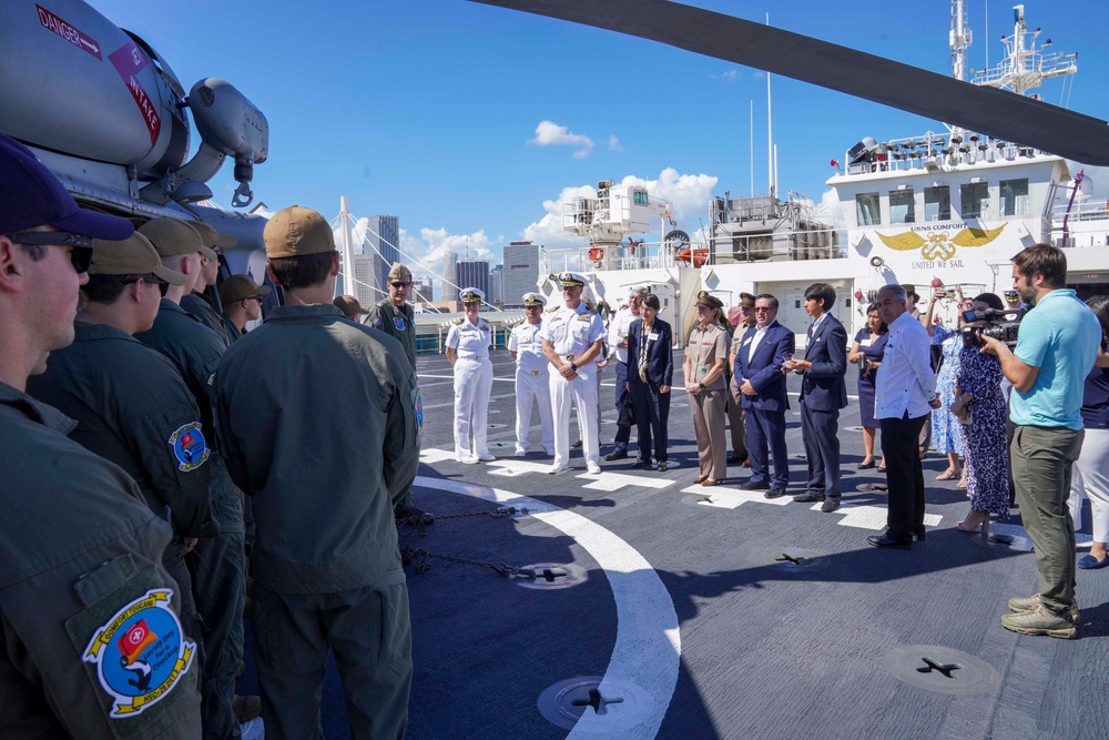 USNS Comfort (T-AH 20) arrives in Miami