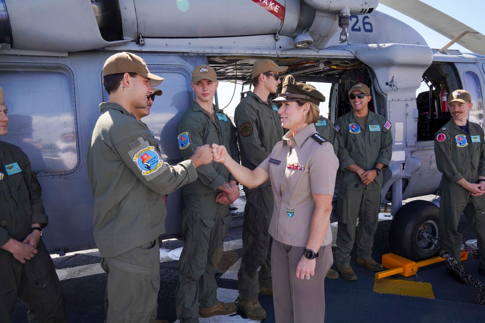 USNS Comfort (T-AH 20) arrives in Miami