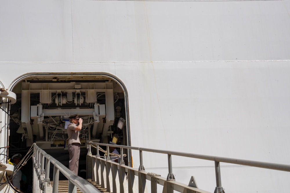 USNS Comfort (T-AH 20) arrives in Miami