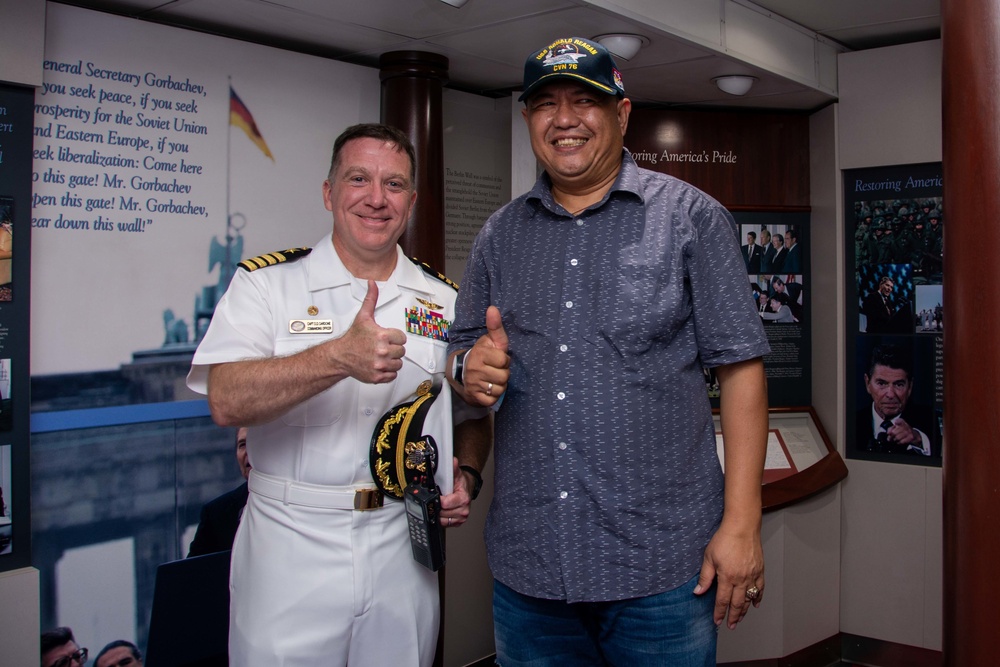 USS Ronald Reagan (CVN 76) hosts distinguished visitors during a port visit to Manila