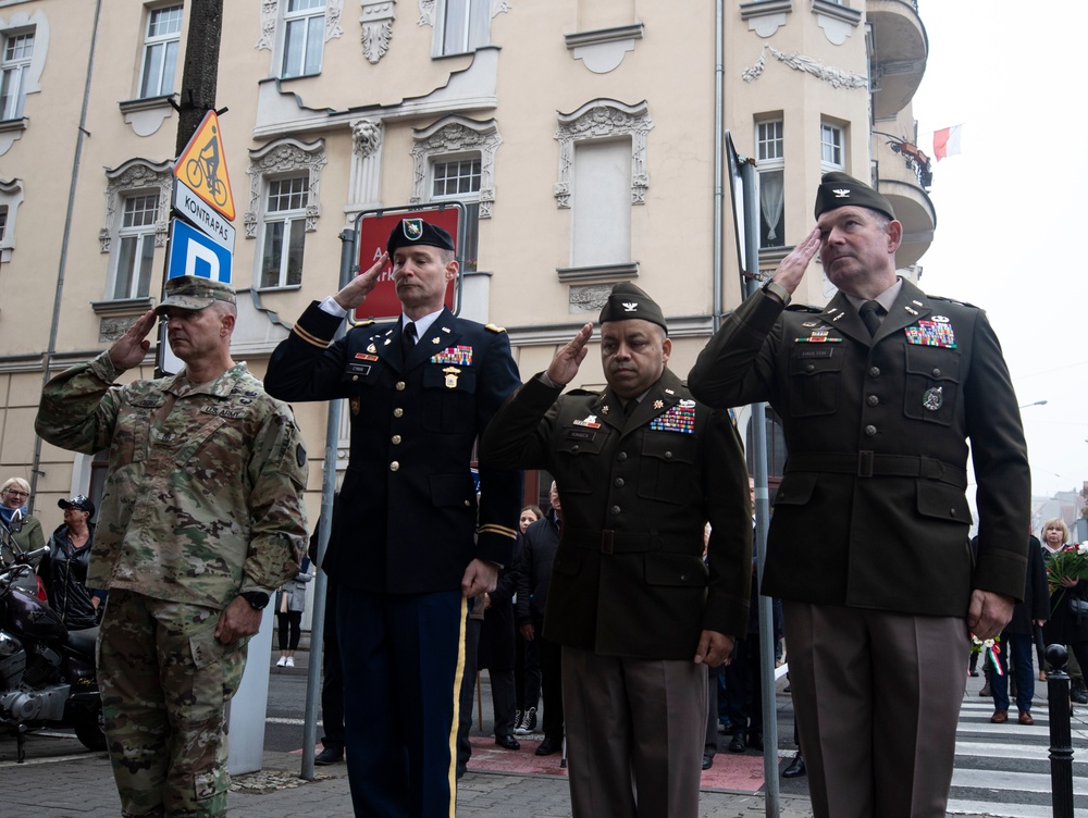 Poznan City Officials Invite V Corps Senior Leaders to Memorial Ceremony