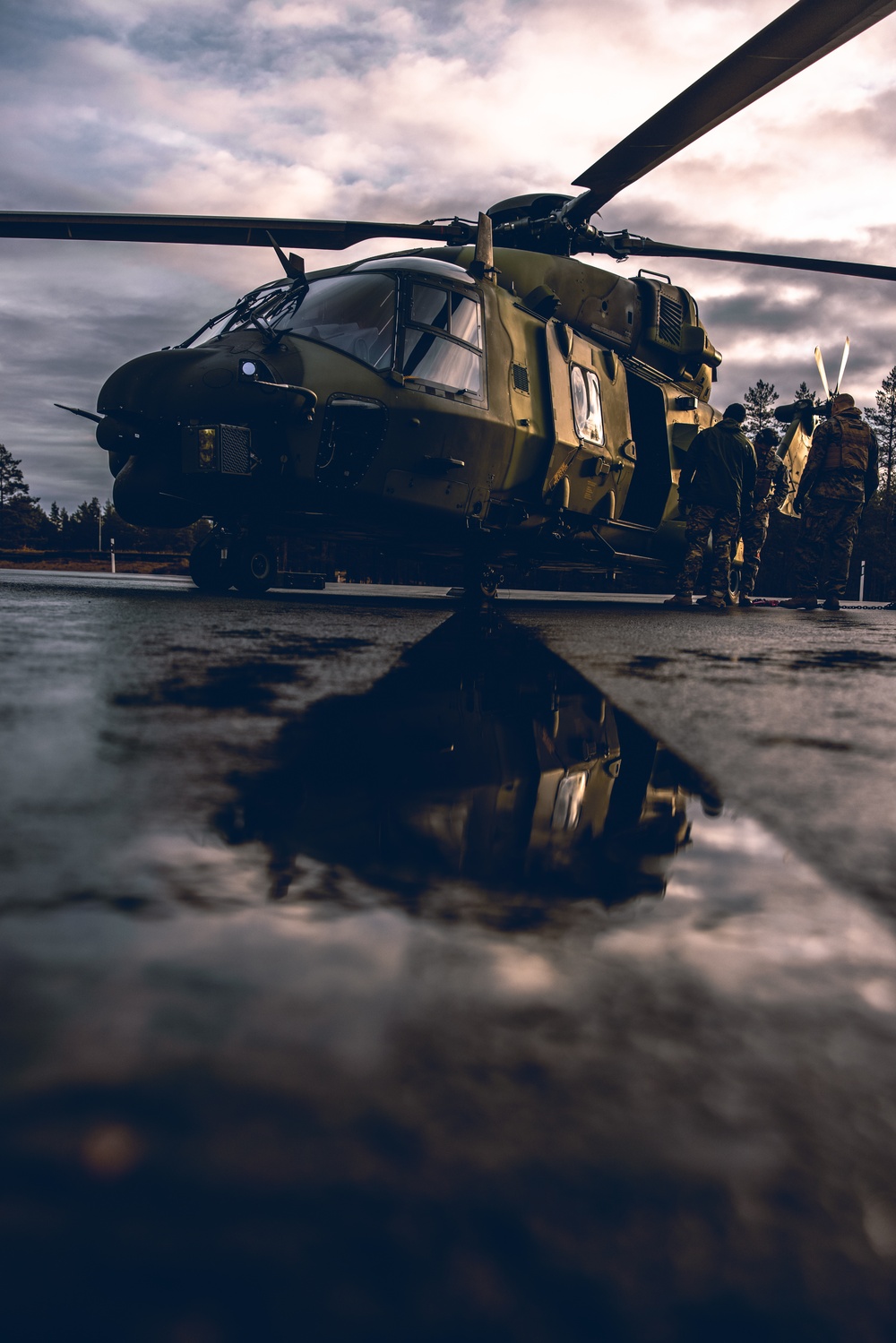 U.S. Marines conduct helicopter support team resupply with Finnish Soldiers