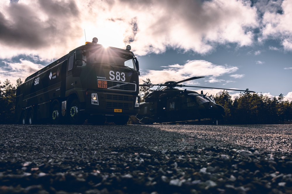 U.S. Marines conduct helicopter support team resupply with Finnish Soldiers