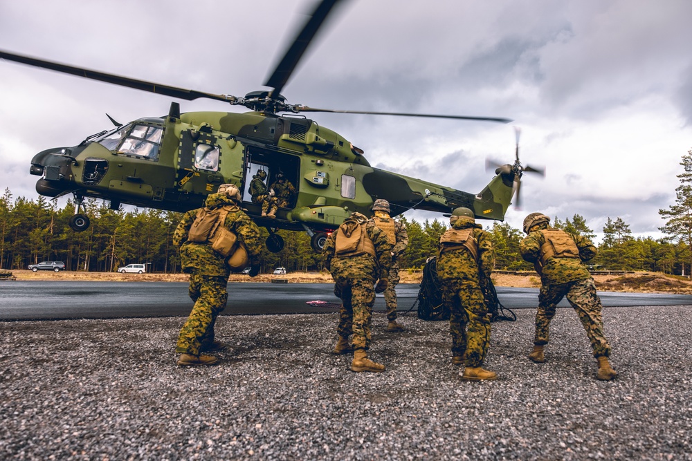 U.S. Marines conduct helicopter support team resupply with Finnish Soldiers