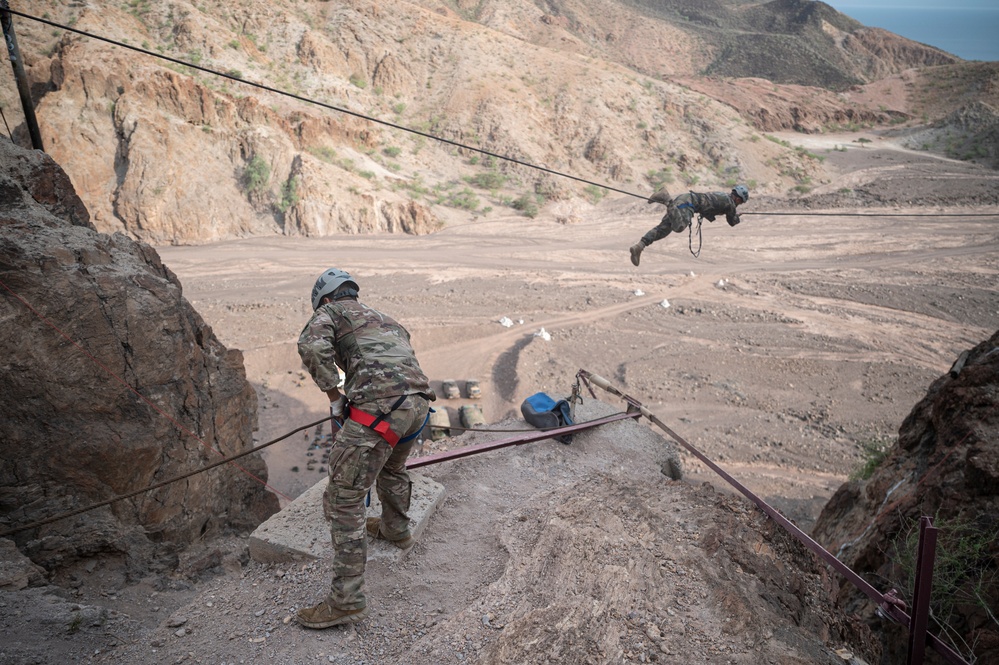 CJTF-HOA participates in French Desert Commando Course