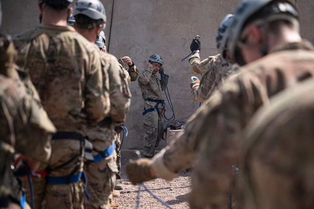 CJTF-HOA participates in French Desert Commando Course