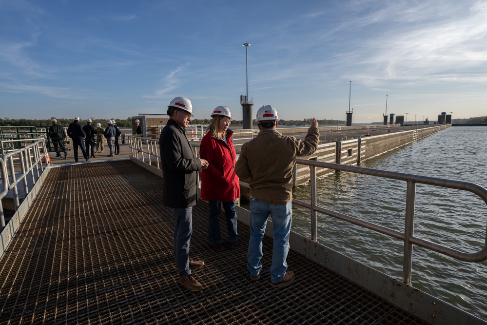 USACE tours German Ministry of Transport during delegation visit