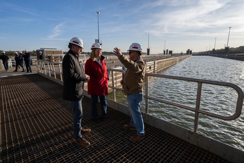 USACE tours German Ministry of Transport during delegation visit