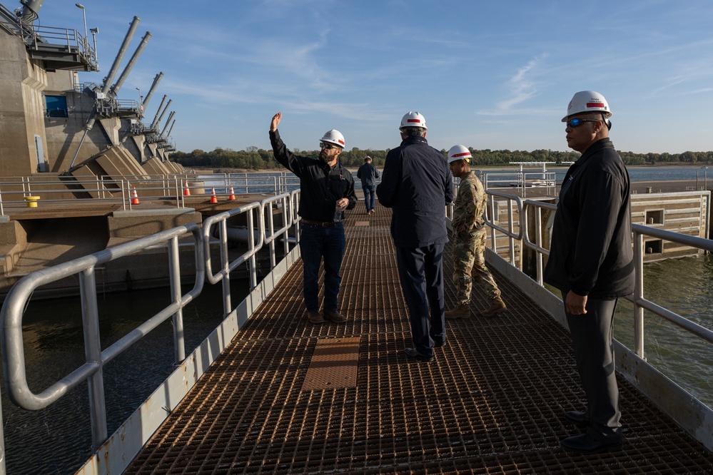 USACE tours German Ministry of Transport during delegation visit