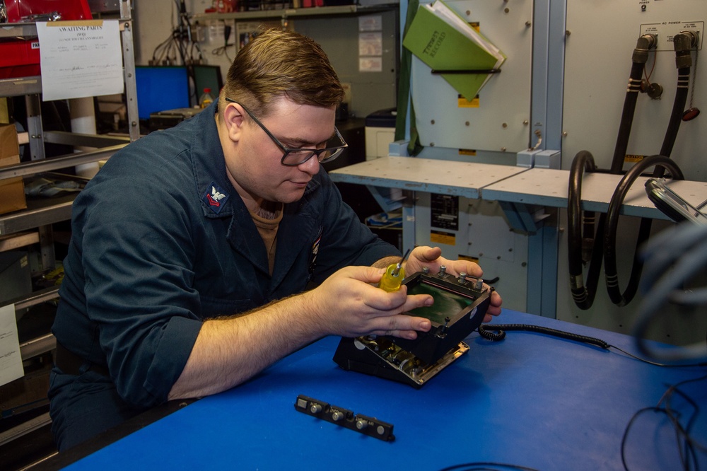 USS Ronald Reagan (CVN 76) AIMD Sailors perform maintenance