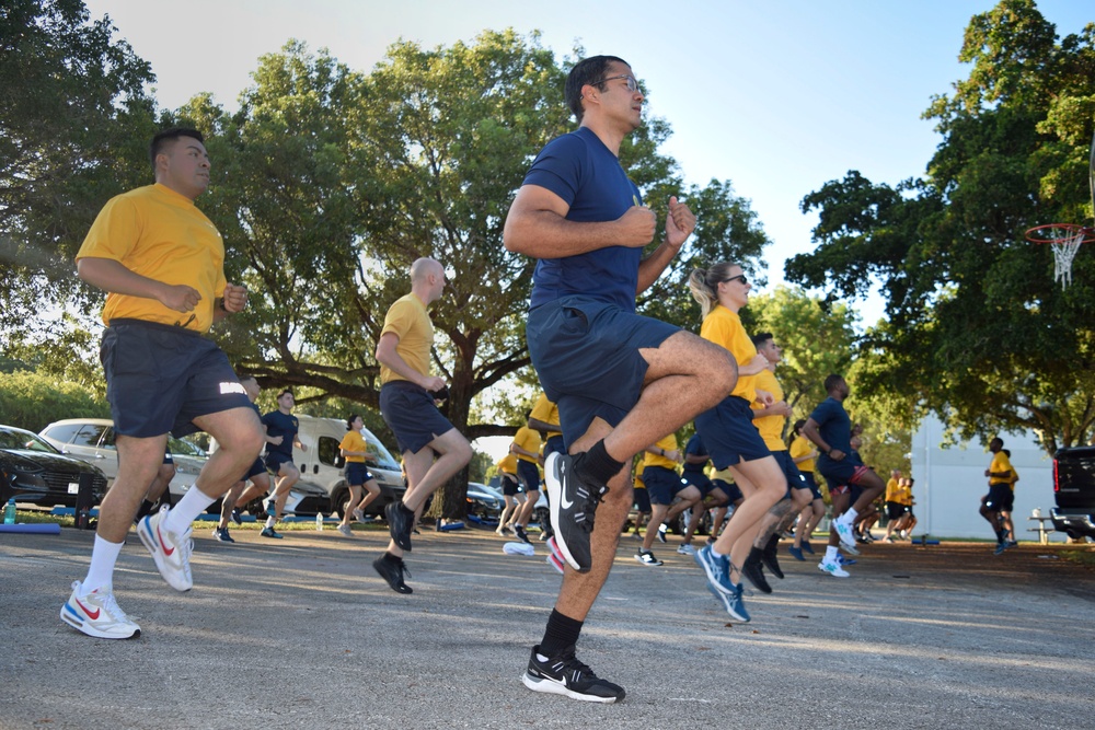 DVIDS - Images - Physical Readiness Test at NRC Miami [Image 2 of 6]