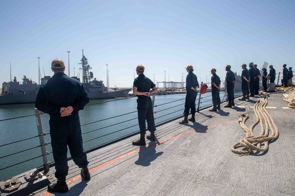 USS Nitze visits Duqm, Oman