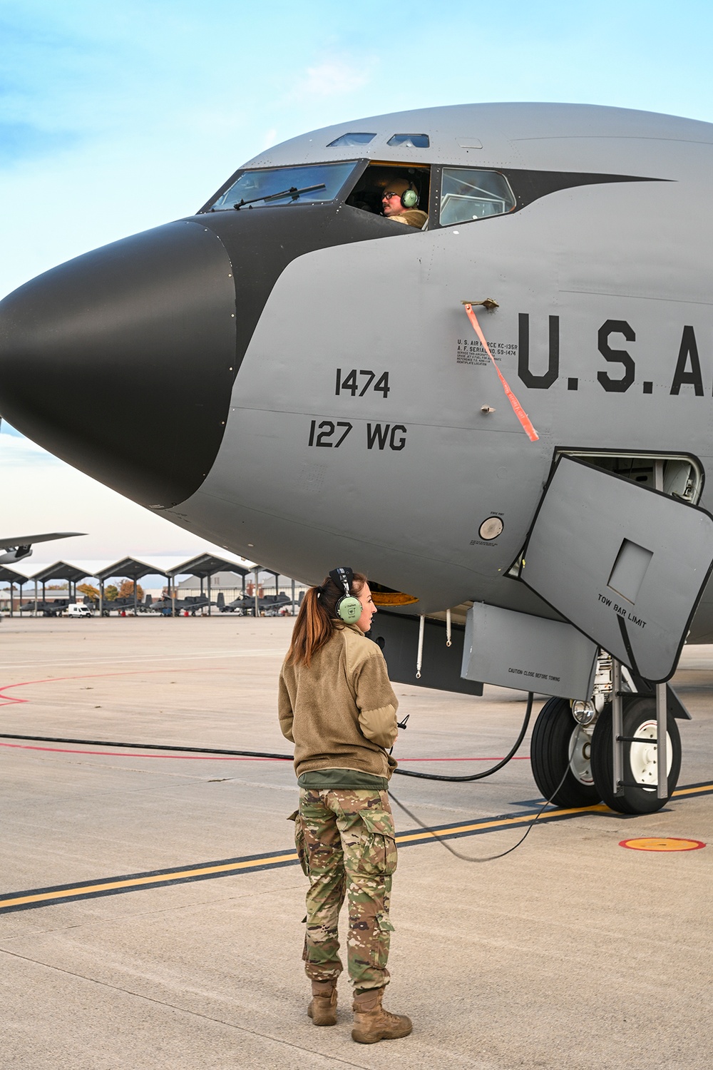 KC-135 crew chief operations